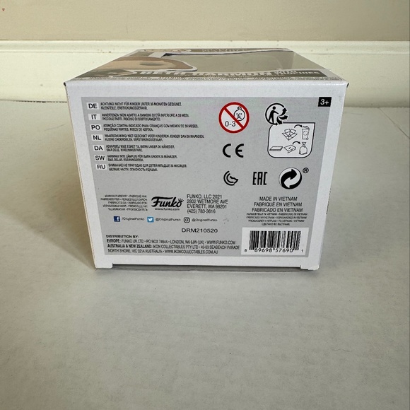 Funko Pop Television The Queens Gambit Beth Harmon with Trophies #1121. New - Picture 6 of 8